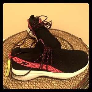 NEW WOMEN’S Sketchers Go Walk shoes